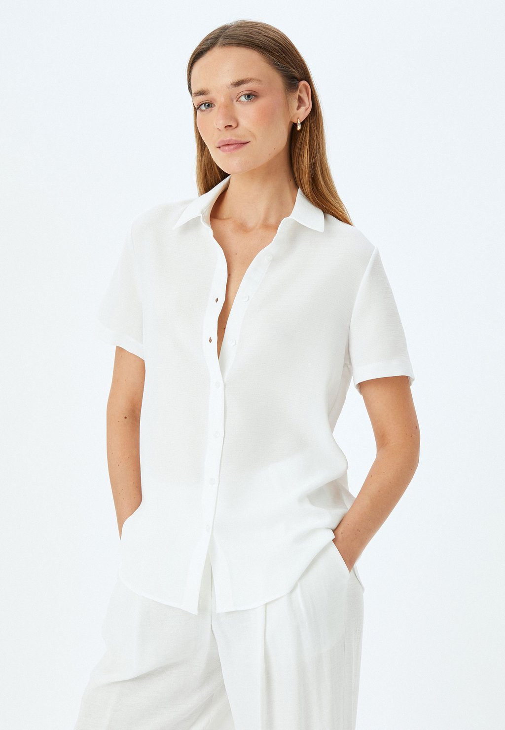 Блузка на пуговицах SHORT SLEEVE Koton, молочный
Блузка на пуговицах SHORT SLEEVE Koton, молочный