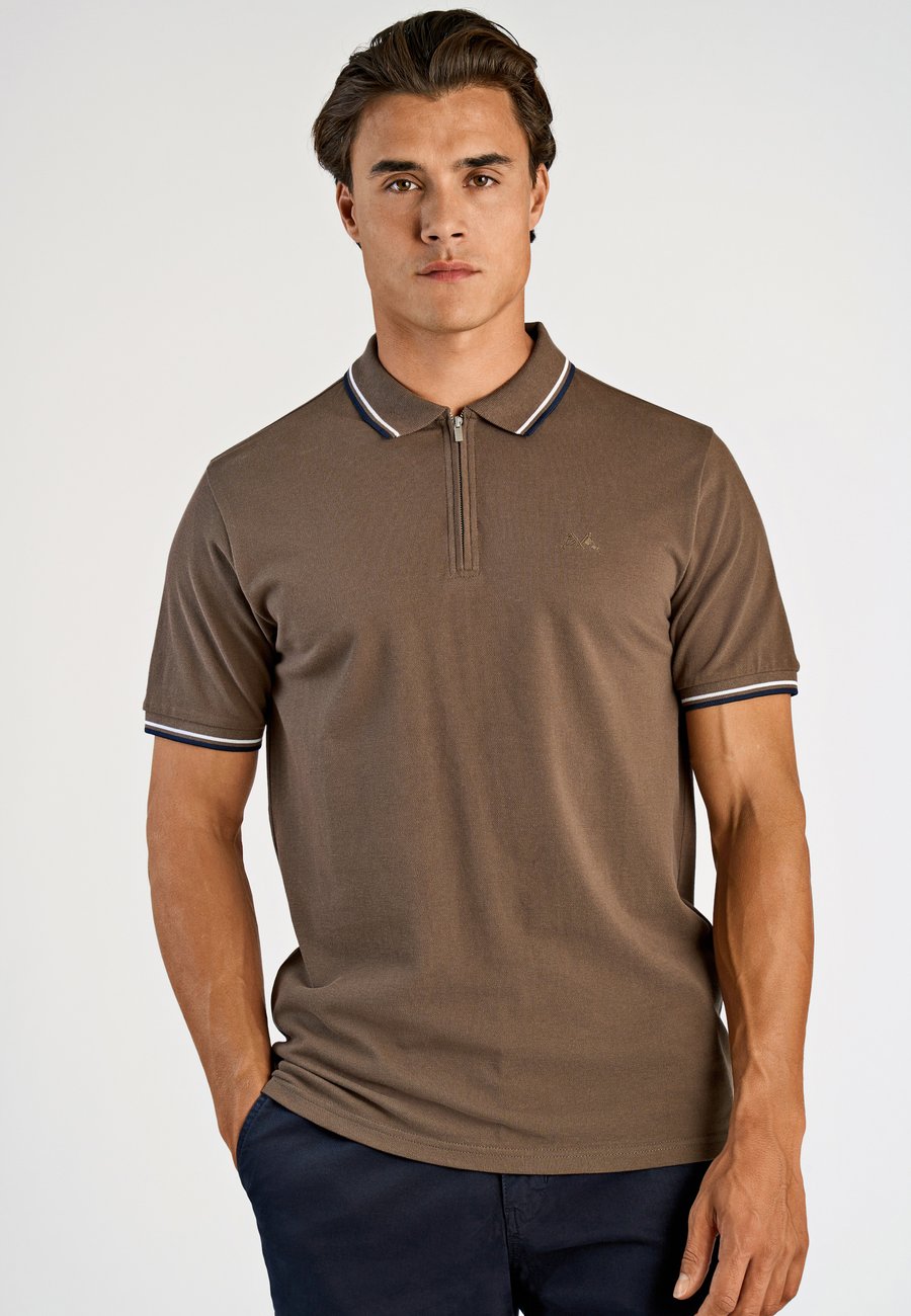 Поло Lindbergh W. ZIP , Dk Brown/Dark Brown, Коричневый, Поло Lindbergh W. ZIP , Dk Brown/Dark Brown
Поло Lindbergh W. ZIP , Dk Brown/Dark Brown, Коричневый, Поло Lindbergh W. ZIP , Dk Brown/Dark Brown