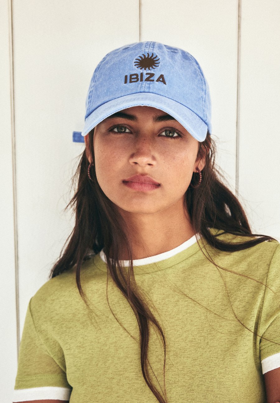 Бейсболка PULL&BEAR IBIZA, Blue
Бейсболка PULL&BEAR IBIZA, Blue