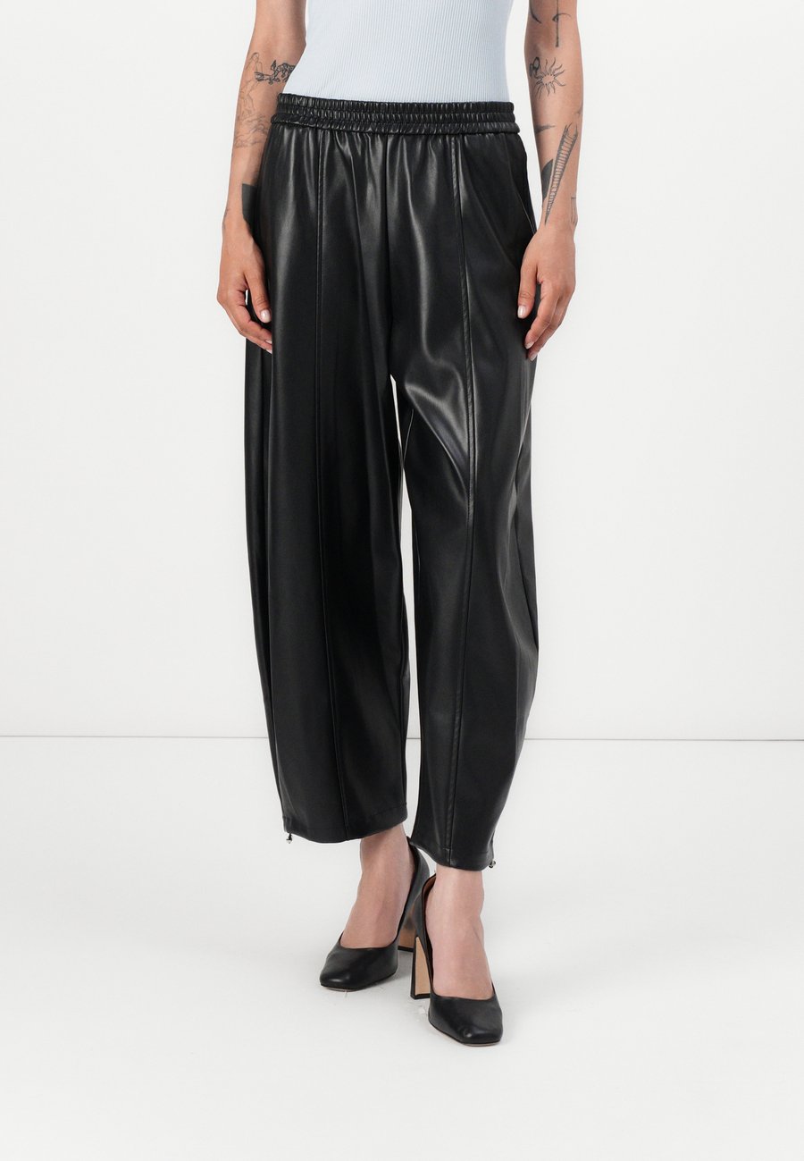 Брюки Pinko SPEZIA PANTALONE, Nero Limousine/Black
Брюки Pinko SPEZIA PANTALONE, Nero Limousine/Black