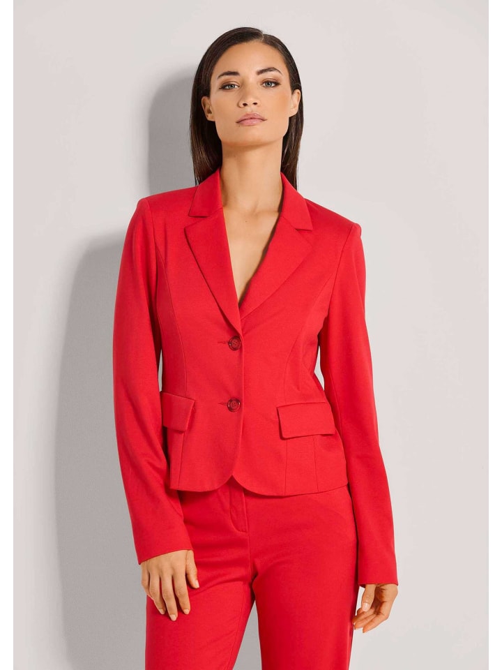 MADELEINE Короткий трикотажный пиджак красного цвета
MADELEINE Короткий трикотажный пиджак красного цвета