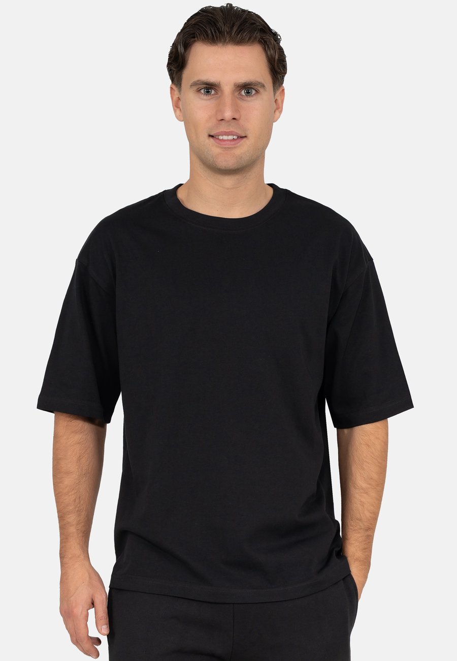 Футболка Reichstadt Basic T-shirt, Black, Черный, Футболка Reichstadt Basic T-shirt, Black
Футболка Reichstadt Basic T-shirt, Black, Черный, Футболка Reichstadt Basic T-shirt, Black