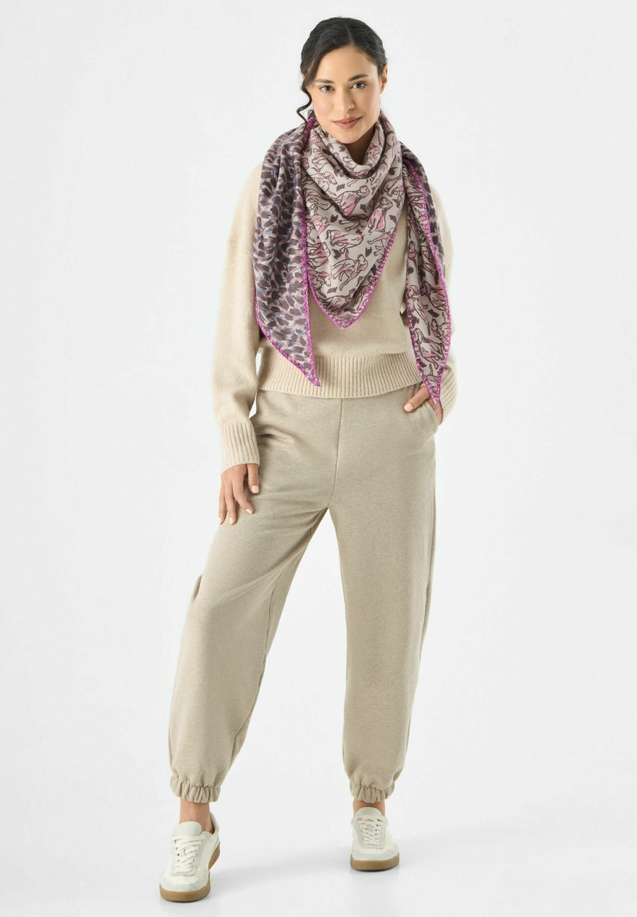 Шарф Codello PRINTED TRIANGLE, Rosa/Light Pink
Шарф Codello PRINTED TRIANGLE, Rosa/Light Pink
