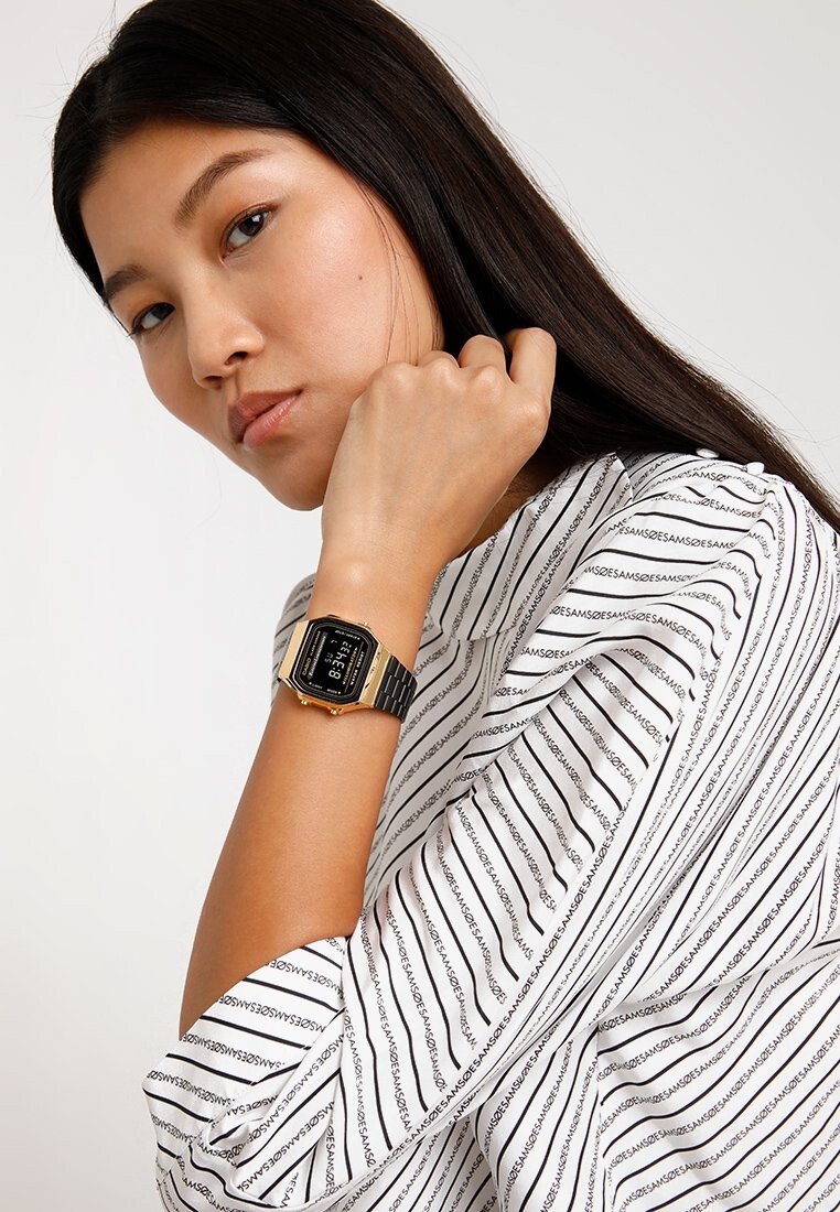 Цифровые часы Casio
Цифровые часы Casio