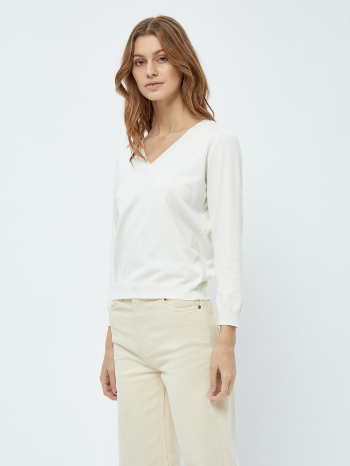 Порванный белый свитер minus
Порванный белый свитер minus