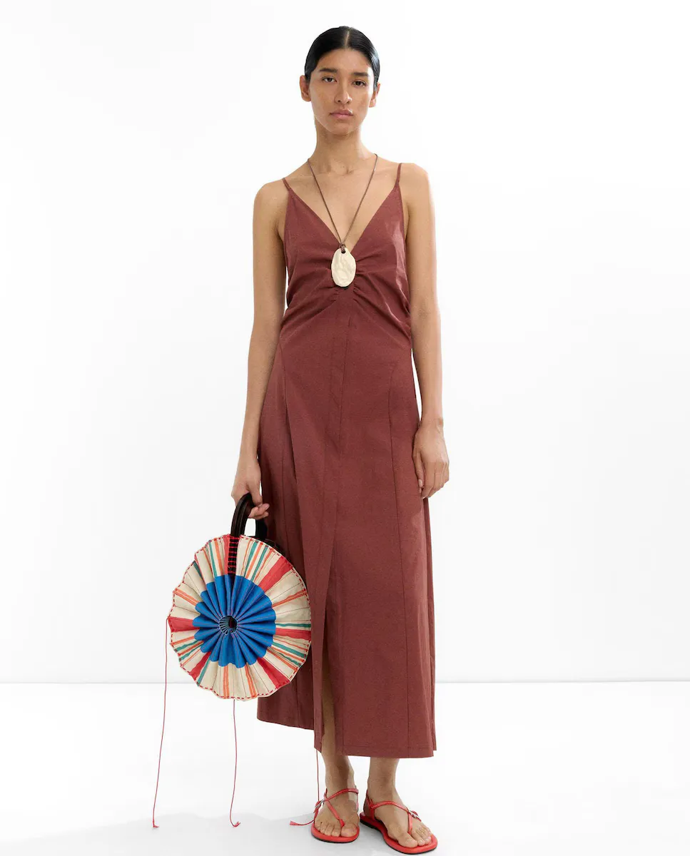 Длинное платье на бретелях с передней сборкой Parfois, коричневый
Длинное платье на бретелях с передней сборкой Parfois, коричневый