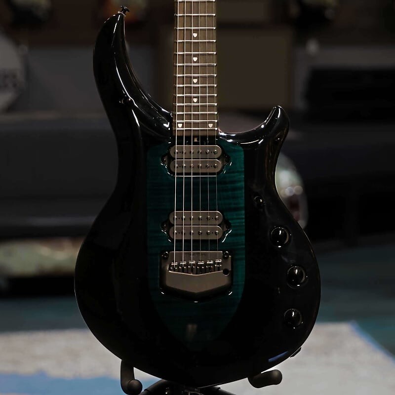 Электрогитара Ernie Ball Music Man Majesty 6 Emerald Sky MO17049
Электрогитара Ernie Ball Music Man Majesty 6 Emerald Sky MO17049