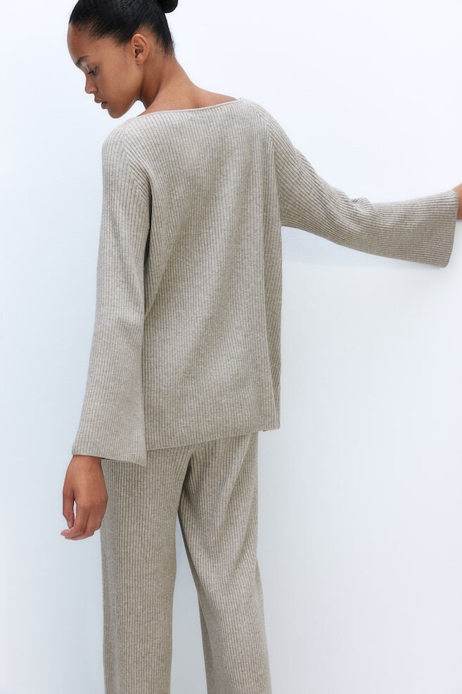 Свитер рельефной вязки H&M, серый
Свитер рельефной вязки H&M, серый