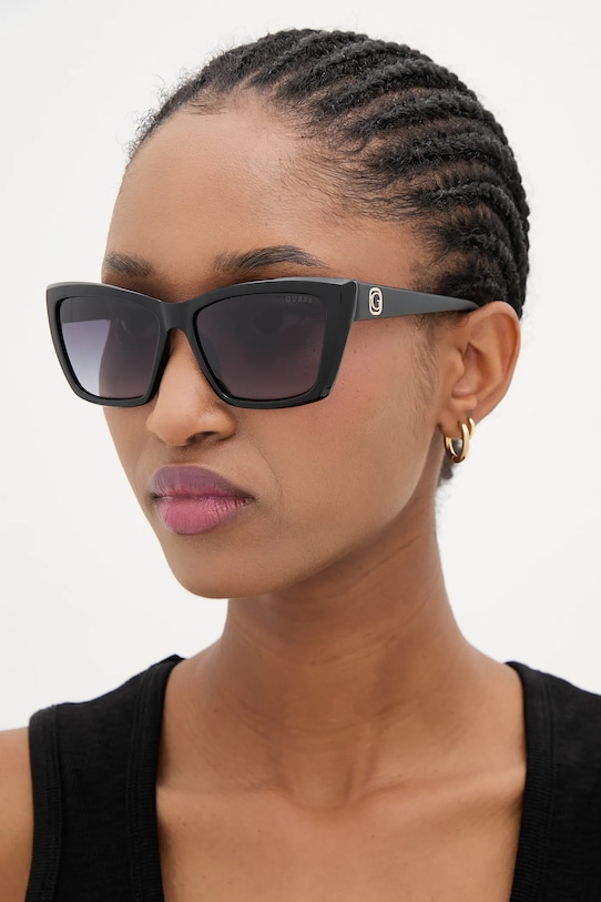 Солнцезащитные очки Guess, черный 
Солнцезащитные очки Guess, черный