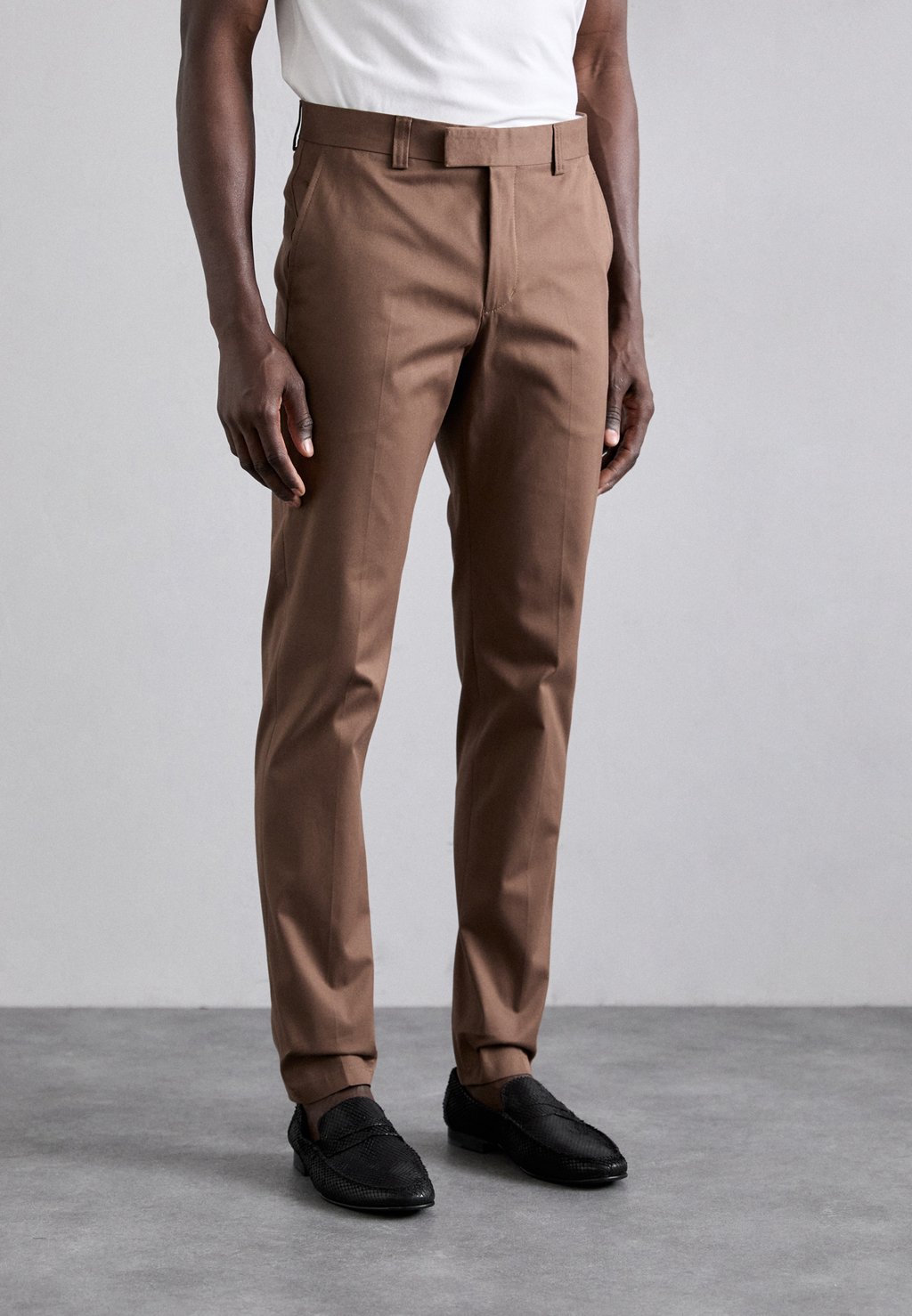 Брюки TENUTA Tiger of Sweden, коричневый
Брюки TENUTA Tiger of Sweden, коричневый