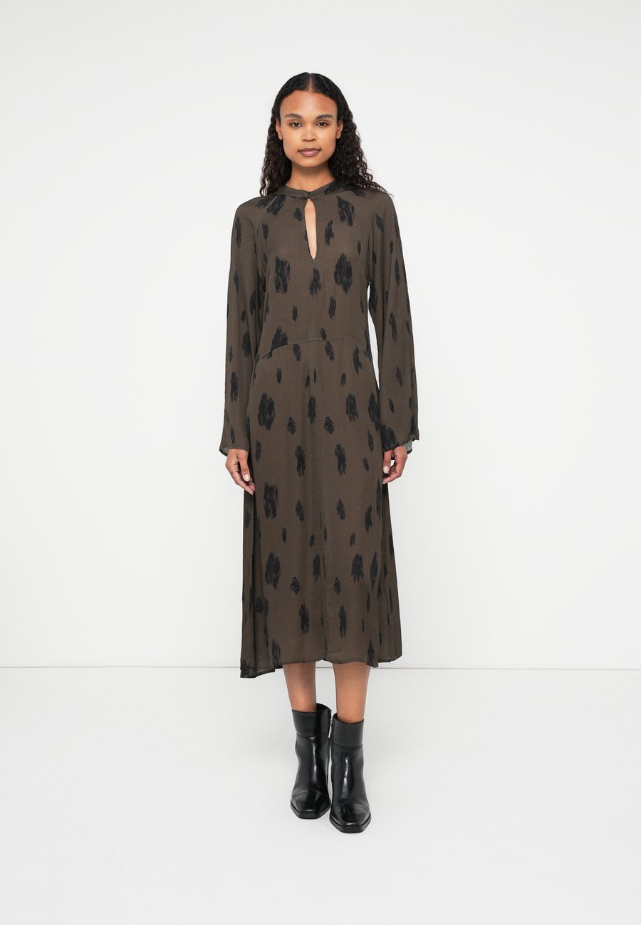 Платье DAY Birger et Mikkelsen WALKER, Multi-Coloured
Платье DAY Birger et Mikkelsen WALKER, Multi-Coloured