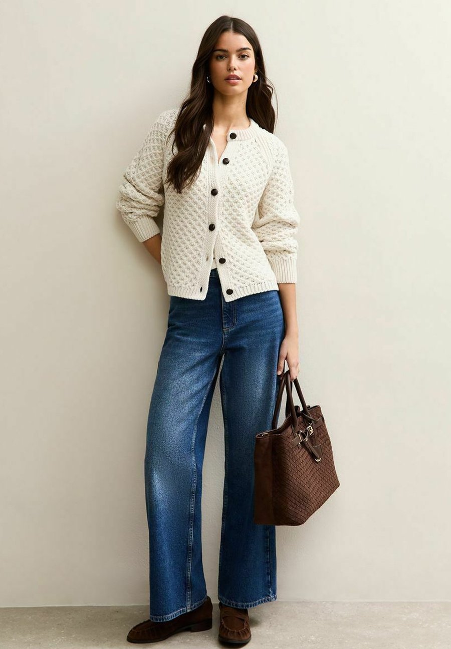 Кардиган New Look CHUNKY CREW NECK, Cream/Beige
Кардиган New Look CHUNKY CREW NECK, Cream/Beige