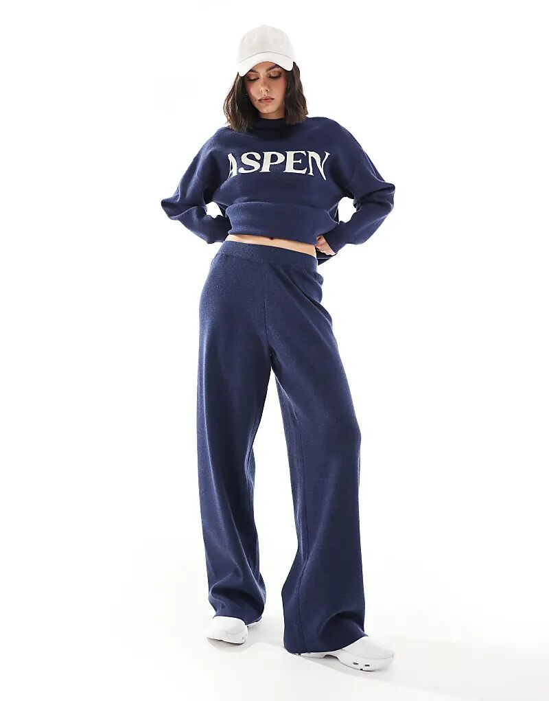 Широкие брюки-джоггеры синего цвета South Beach
Широкие брюки-джоггеры синего цвета South Beach