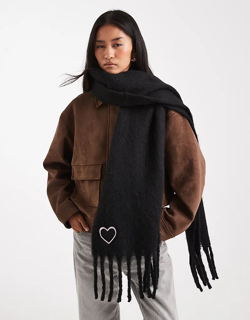 Вязаный шарф с кисточками от Miss Selfridge черного цвета
Вязаный шарф с кисточками от Miss Selfridge черного цвета