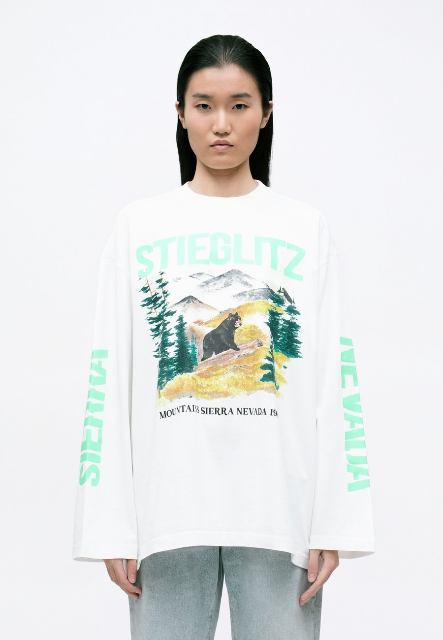 Топ Stieglitz PICO WIDE SKATE LONGSLEEVE, White
Топ Stieglitz PICO WIDE SKATE LONGSLEEVE, White