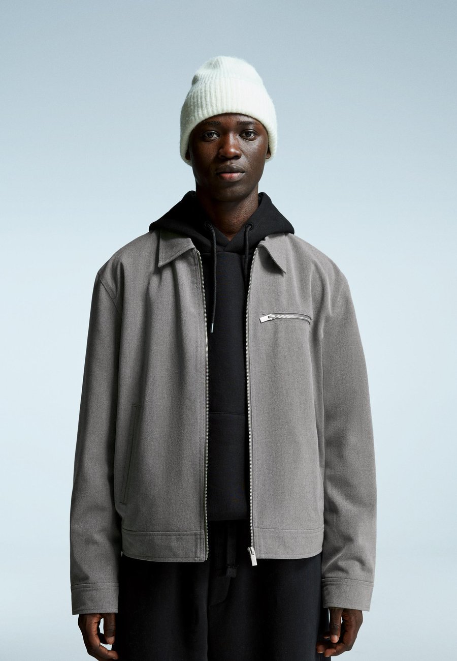 Куртка Bershka OVERSHIRT ZIP-UP, Grey
Куртка Bershka OVERSHIRT ZIP-UP, Grey