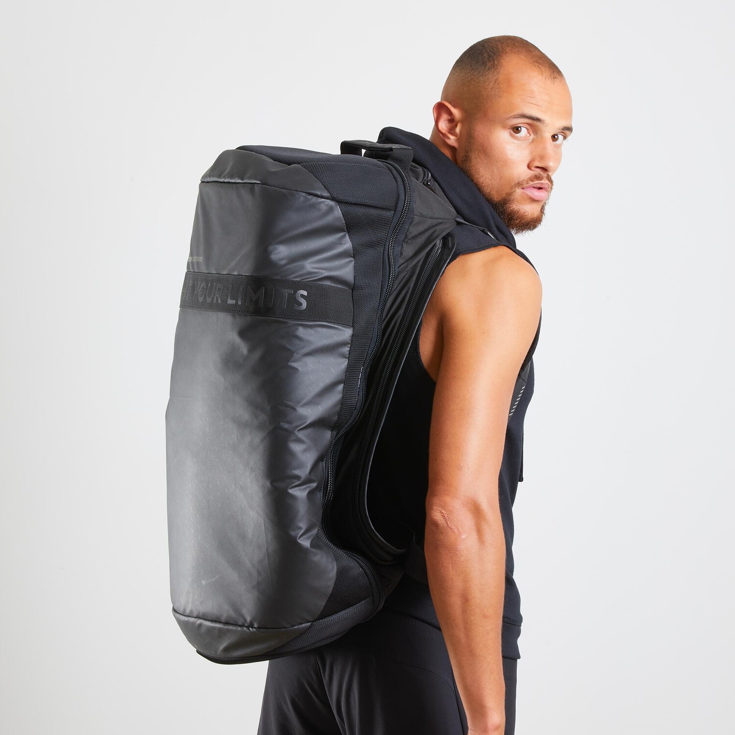 Спортивная сумка 900 Combat 60 л - черная Outshock
Спортивная сумка 900 Combat 60 л - черная Outshock