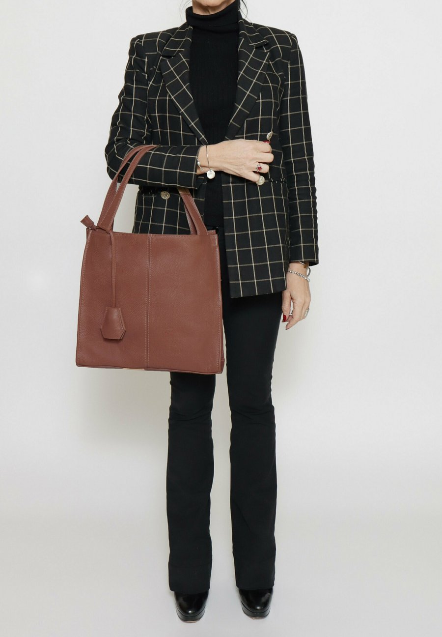 Сумка-шоппер Chiara Ferretti SHOULDER, D Marrone/Dark Brown
Сумка-шоппер Chiara Ferretti SHOULDER, D Marrone/Dark Brown