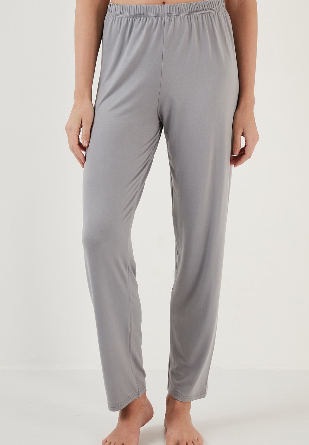 Пижамный комплект SET REGULAR FIT LELA, кремовый
Пижамный комплект SET REGULAR FIT LELA, кремовый