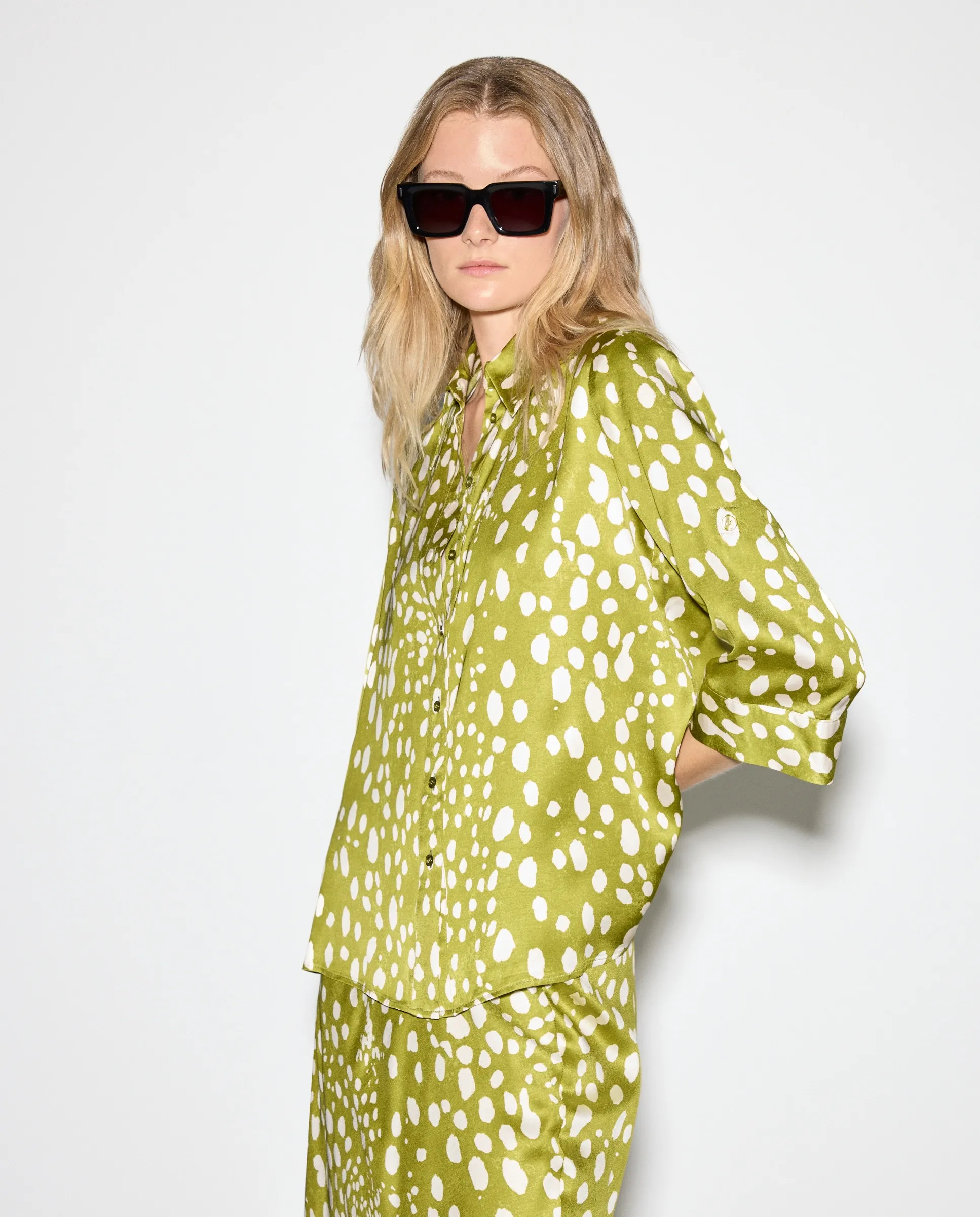 Женская блузка из сатина с длинным рукавом и принтом Woman El Corte Inglés, зеленый
Женская блузка из сатина с длинным рукавом и принтом Woman El Corte Inglés, зеленый