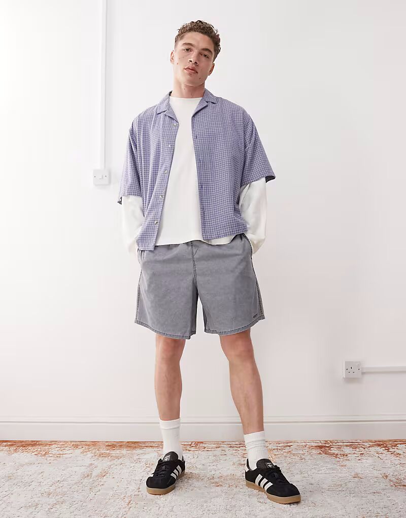 Короткие шорты Obey easy pigment из хлопка и нейлона черного цвета
Короткие шорты Obey easy pigment из хлопка и нейлона черного цвета