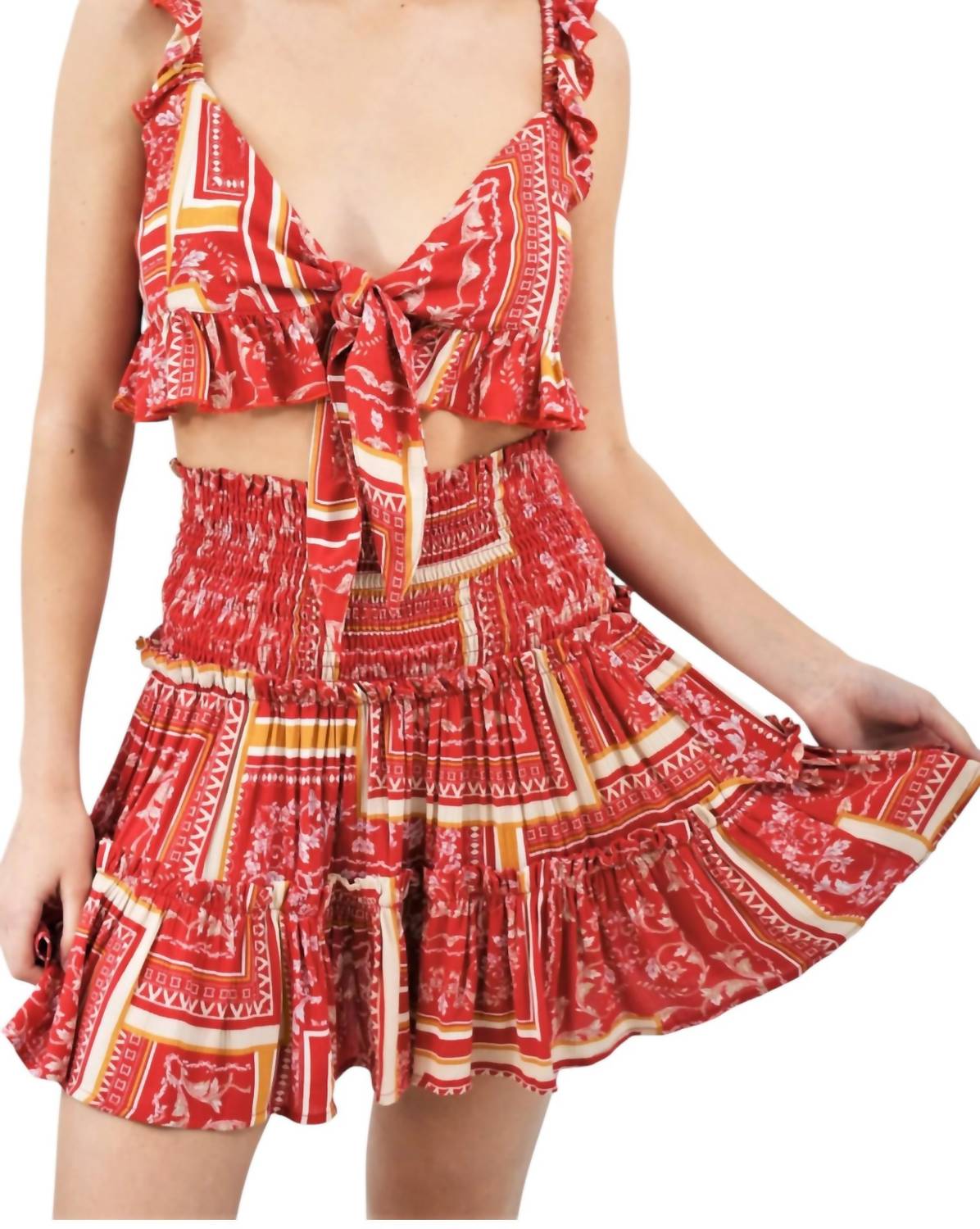 Комплект с оборками и сборками в этническом стиле, выполненный в кардинально-золотых тонах Skylar + Madison, cardinal and gold
Комплект с оборками и сборками в этническом стиле, выполненный в кардинально-золотых тонах Skylar + Madison, cardinal and gold