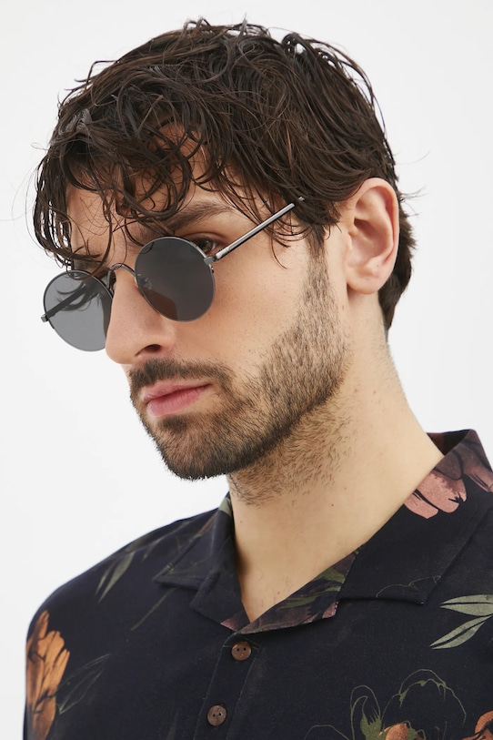 Солнцезащитные очки Medicine, черный
Солнцезащитные очки Medicine, черный