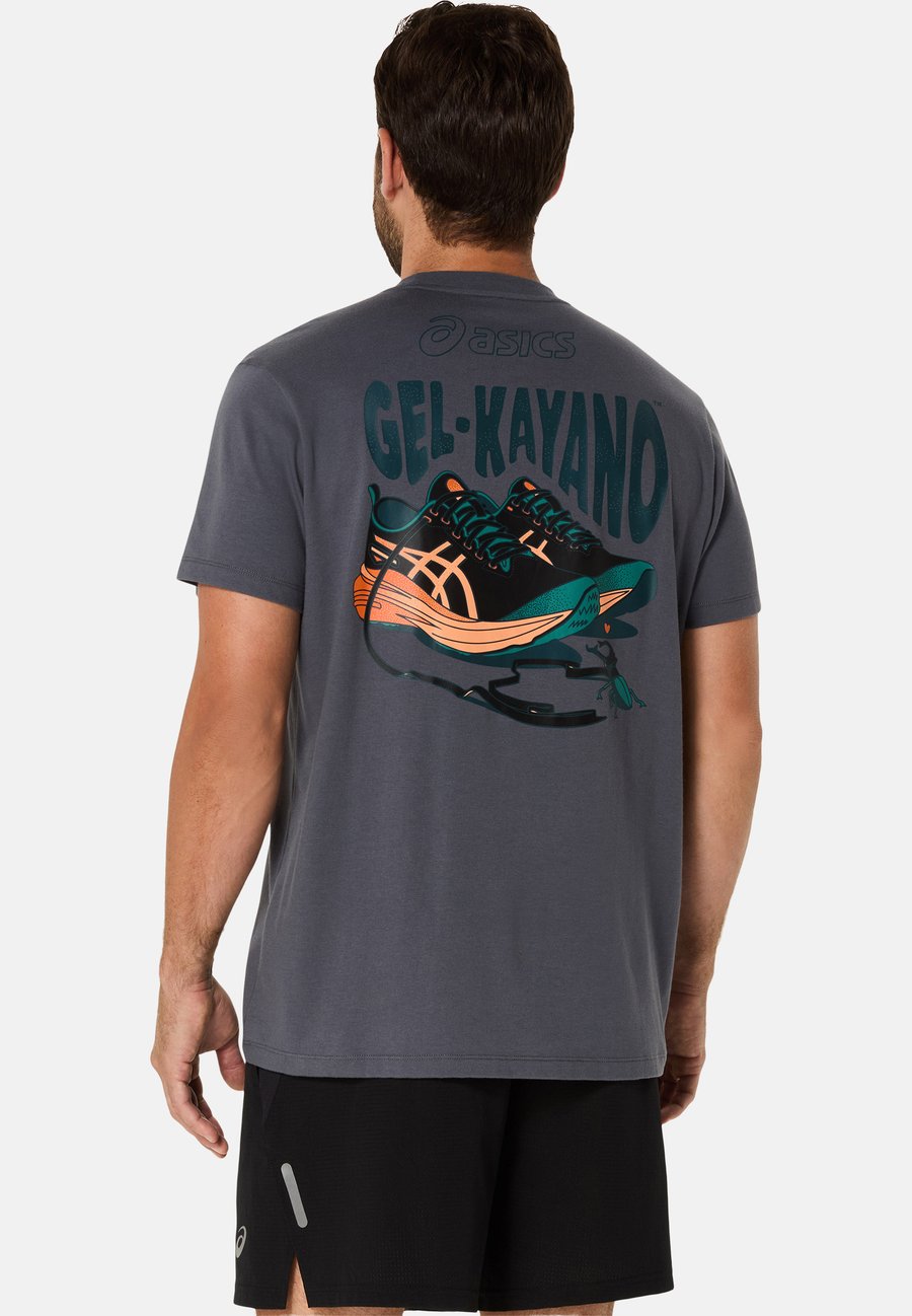 Спортивная футболка ASICS ROAD GRAPHIC SS TEE, Carrier Grey/Grey
Спортивная футболка ASICS ROAD GRAPHIC SS TEE, Carrier Grey/Grey