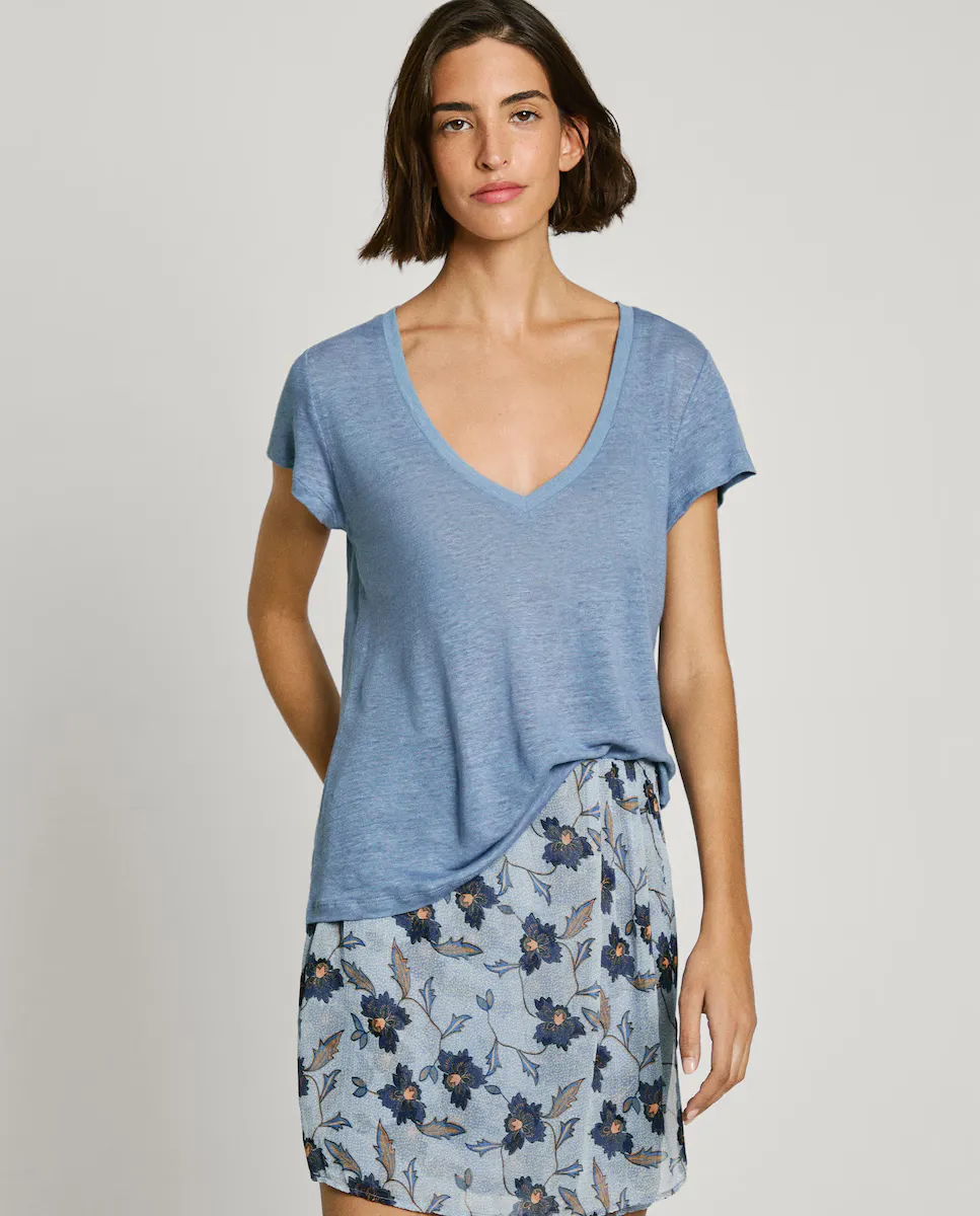 Женская футболка с V-образным вырезом и вышитым логотипом Pepe Jeans, синий
Женская футболка с V-образным вырезом и вышитым логотипом Pepe Jeans, синий