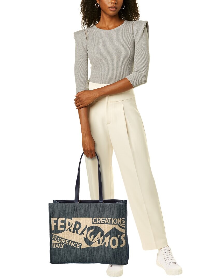 Большая сумка-тоут Ferragamo из джинсовой и кожаной ткани с логотипом Salvatore Ferragamo, синий
Большая сумка-тоут Ferragamo из джинсовой и кожаной ткани с логотипом Salvatore Ferragamo, синий