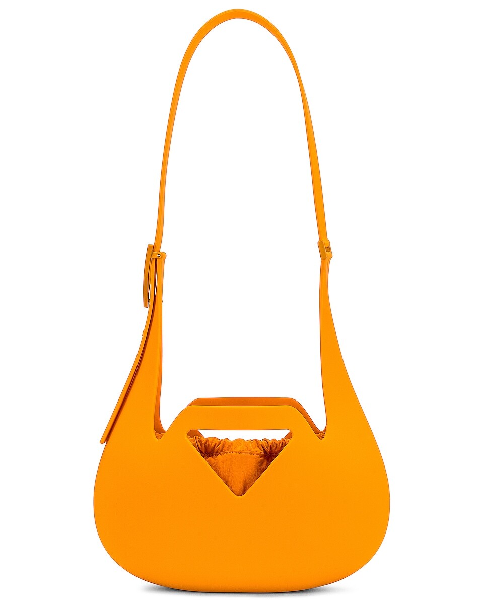 Сумка через плечо Bottega Veneta Small Moulded, цвет Tangerine, Оранжевый, Сумка через плечо Bottega Veneta Small Moulded, цвет Tangerine
Сумка через плечо Bottega Veneta Small Moulded, цвет Tangerine, Оранжевый, Сумка через плечо Bottega Veneta Small Moulded, цвет Tangerine