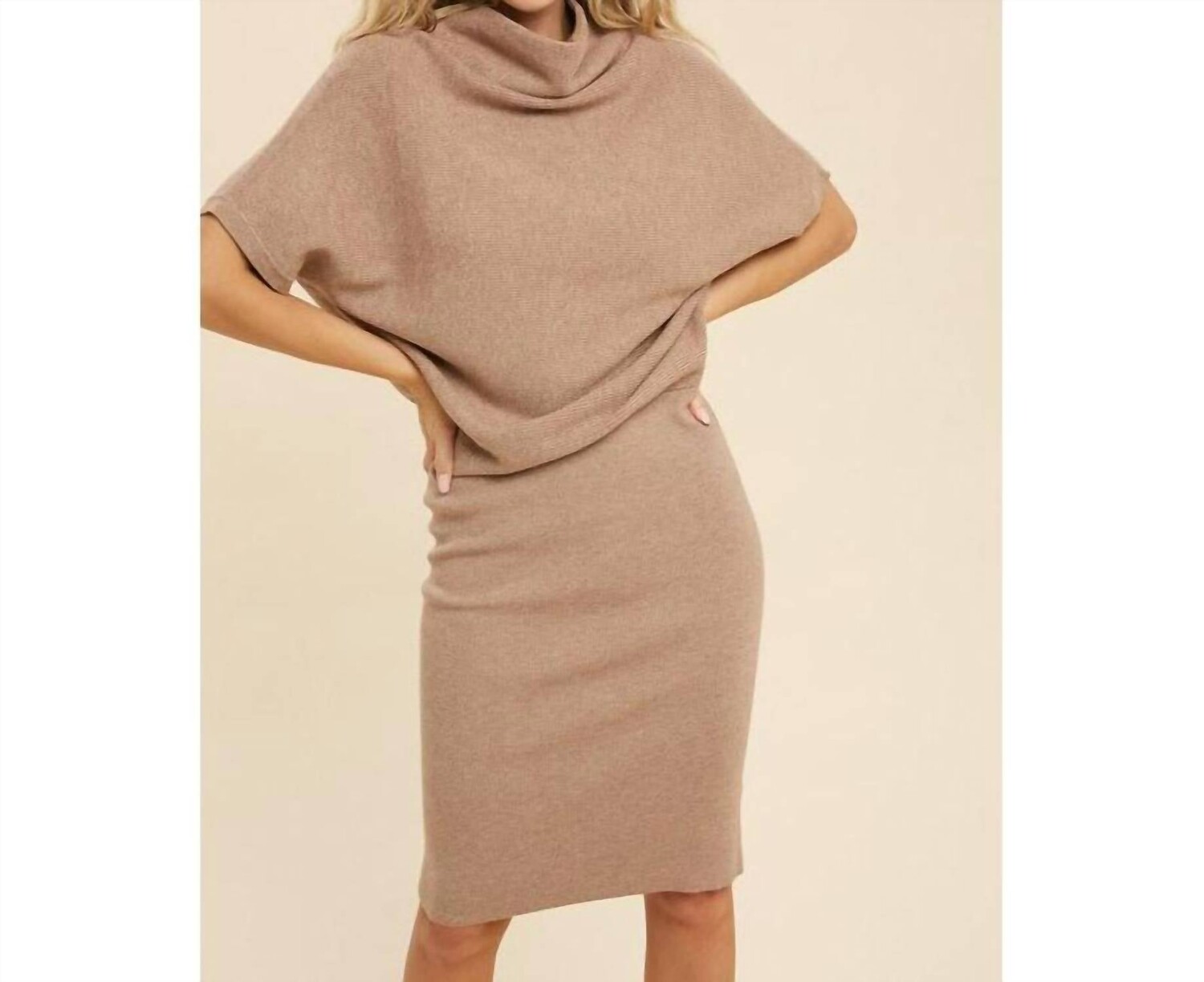 Бежевое платье-свитер с напуском b-tween, бежевый
Бежевое платье-свитер с напуском b-tween, бежевый