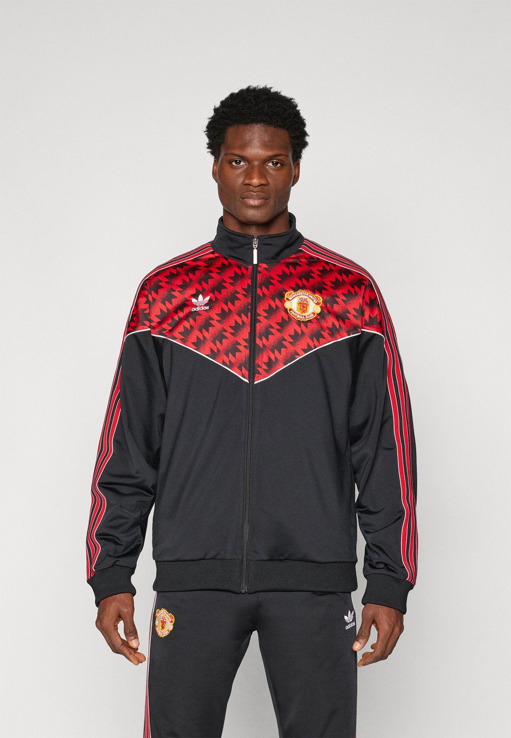 Тренировочная куртка MANCHESTER UNITED JACKET - Club wear Adidas Originals, черный
Тренировочная куртка MANCHESTER UNITED JACKET - Club wear Adidas Originals, черный