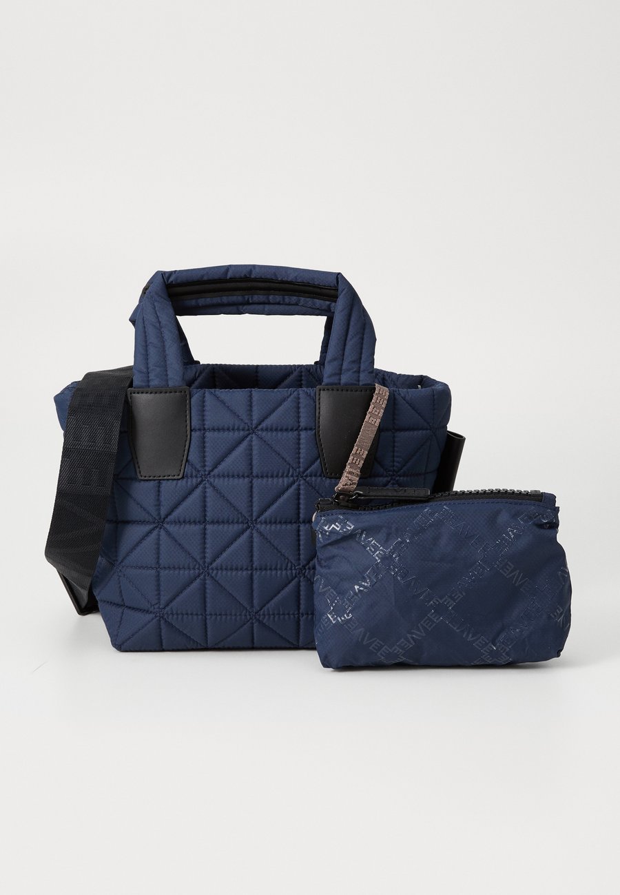 Сумка Vee Collective TOTE MINI, Midnight Blue/Blue
Сумка Vee Collective TOTE MINI, Midnight Blue/Blue