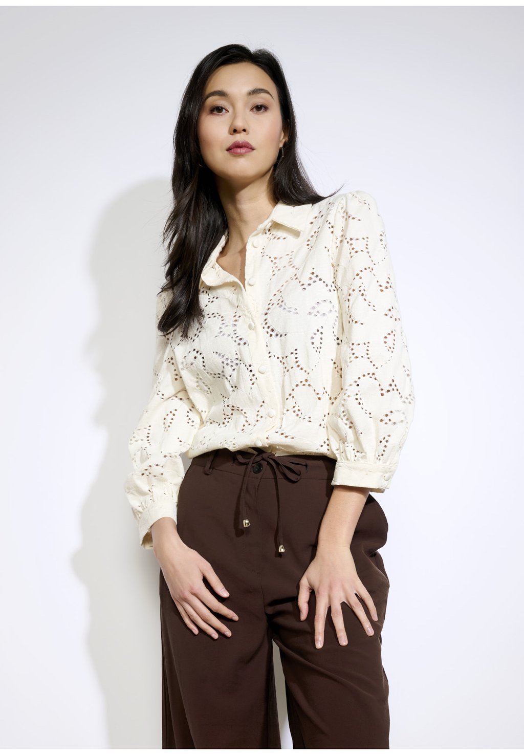 Блузка на пуговицах LolaLiza, бежевый
Блузка на пуговицах LolaLiza, бежевый