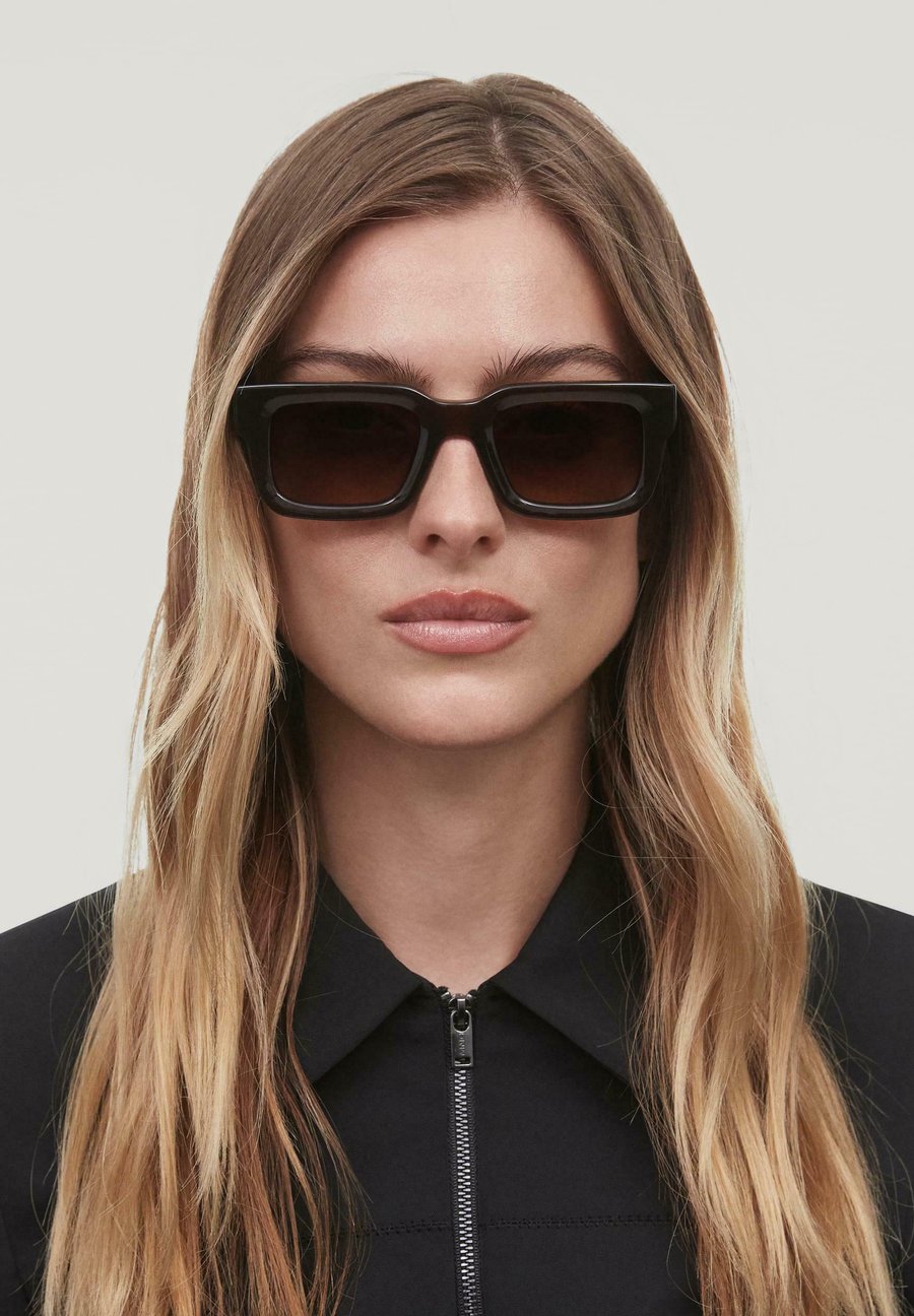 Солнцезащитные очки CHIMI CHIMI 05, Brown
Солнцезащитные очки CHIMI CHIMI 05, Brown