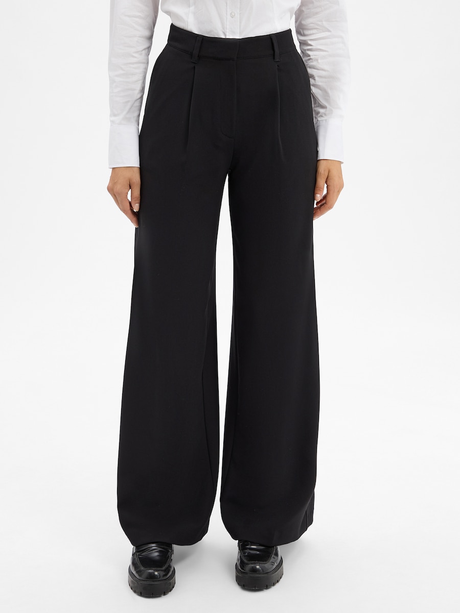 Обычные брюки BOSS, черный
Обычные брюки BOSS, черный