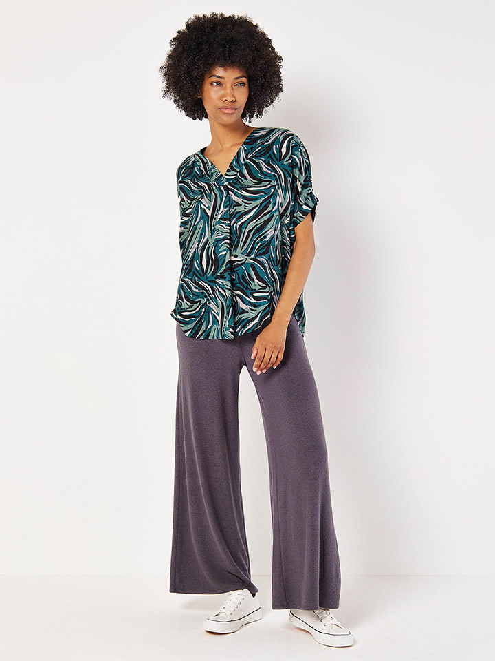 Apricot Блузка в петролейном/черном/белом цвете
Apricot Блузка в петролейном/черном/белом цвете