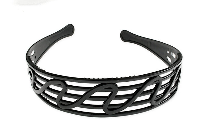 Jubileo, Широкая лента для волос с узором в виде клепки
Jubileo, Широкая лента для волос с узором в виде клепки