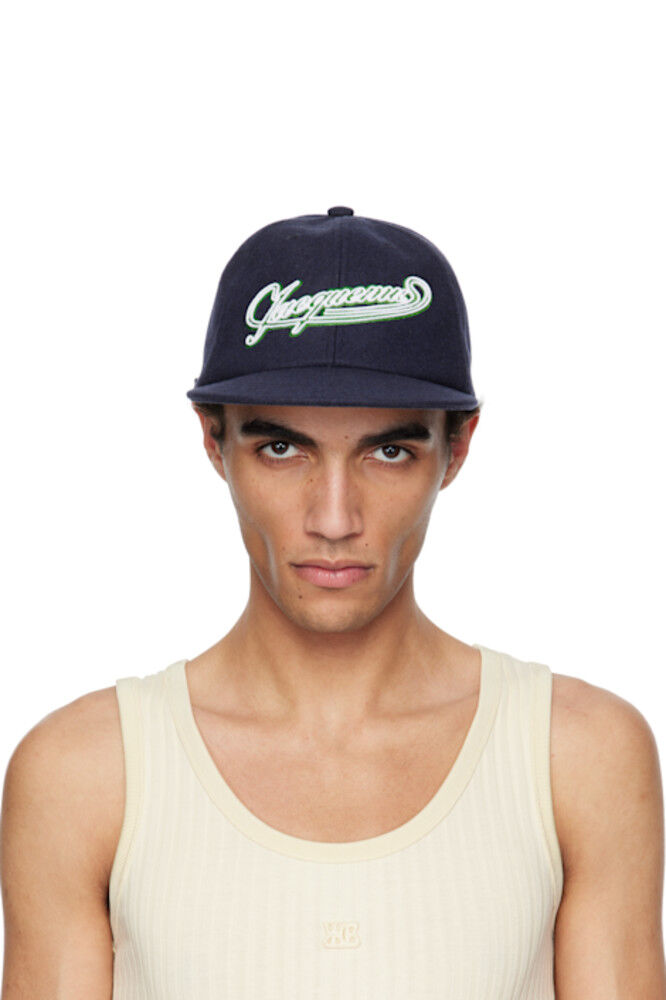 Кепка «Бейсболка» темно-синего цвета JACQUEMUS
Кепка «Бейсболка» темно-синего цвета JACQUEMUS