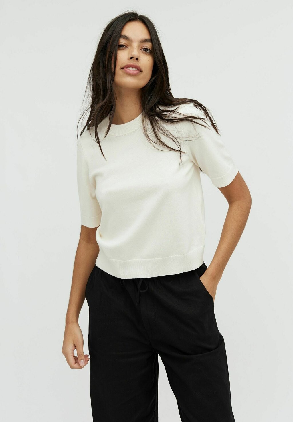 Футболка базовая CARLA mbyM, цвет sugar
Футболка базовая CARLA mbyM, цвет sugar