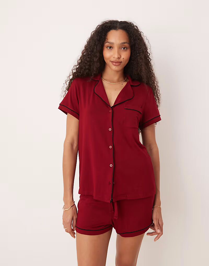 Супермягкий пижамный комплект ASOS DESIGN из рубашки с короткими рукавами и шорт с контрастной окантовкой бордового цвета
Супермягкий пижамный комплект ASOS DESIGN из рубашки с короткими рукавами и шорт с контрастной окантовкой бордового цвета