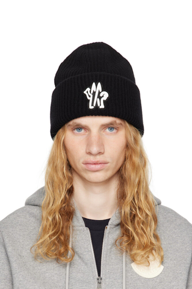 Черная шапка Archivio Creativo Moncler
Черная шапка Archivio Creativo Moncler