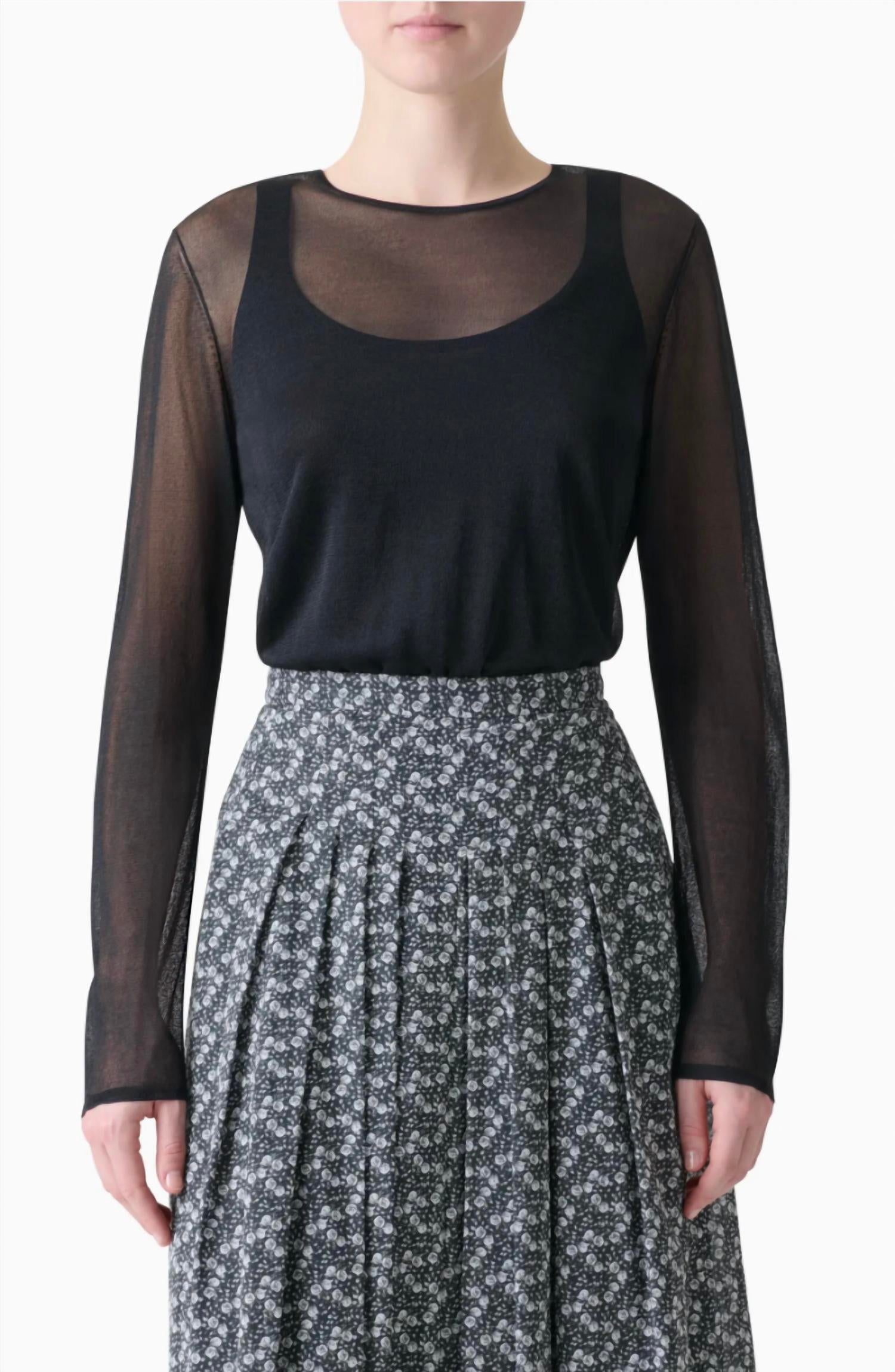 Akris Полупрозрачный шелковый свитер-топ черного цвета
Akris Полупрозрачный шелковый свитер-топ черного цвета