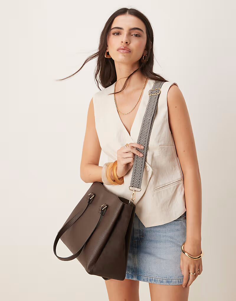 Сумка через плечо Accessorize из искусственной замши шоколадно-коричневого цвета
Сумка через плечо Accessorize из искусственной замши шоколадно-коричневого цвета