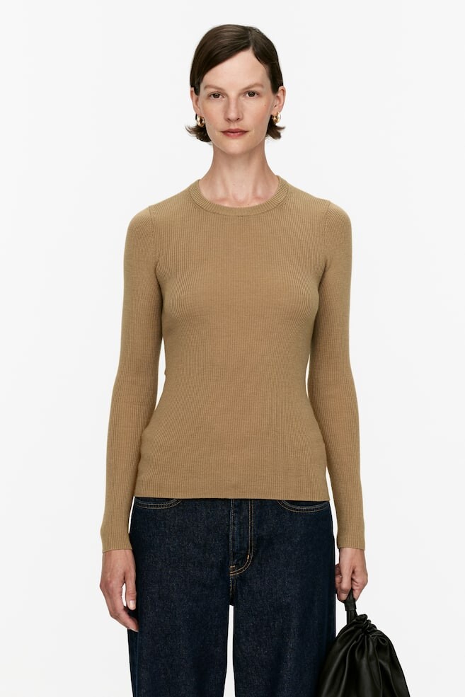 Топ вязки в рубчик из шерсти мериноса Arket, бежевый
Топ вязки в рубчик из шерсти мериноса Arket, бежевый