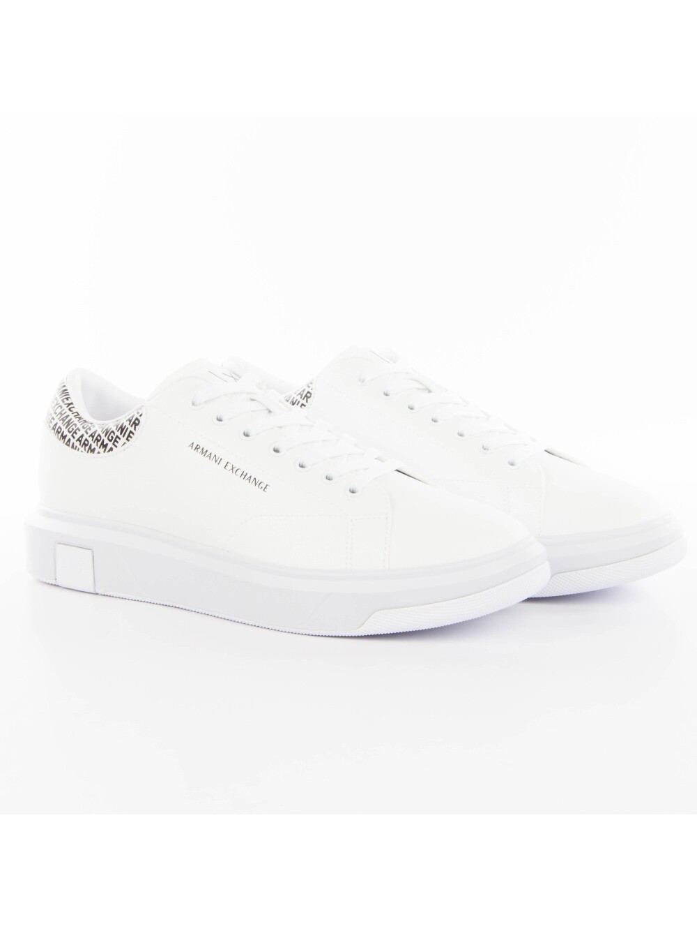 Кроссовки теннисный топор Armani Exchange, белый
Кроссовки теннисный топор Armani Exchange, белый