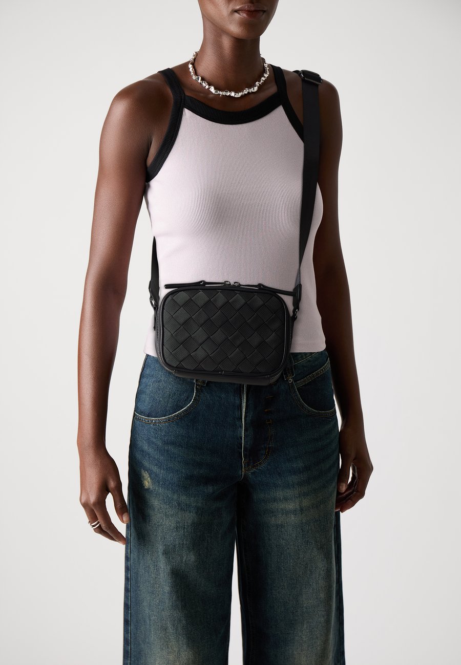 Сумка кросс-боди Call it Spring DANNYY UNISEX, Black
Сумка кросс-боди Call it Spring DANNYY UNISEX, Black