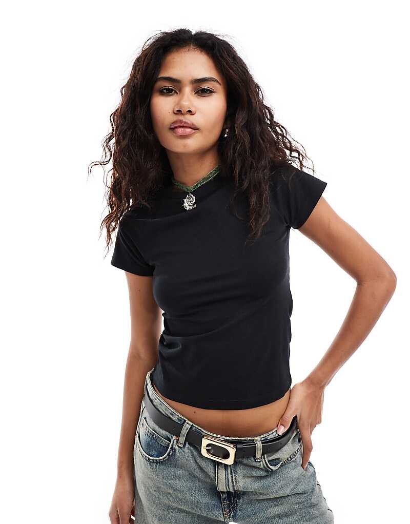 Черная футболка классического кроя с короткими рукавами Noisy May 
Черная футболка классического кроя с короткими рукавами Noisy May