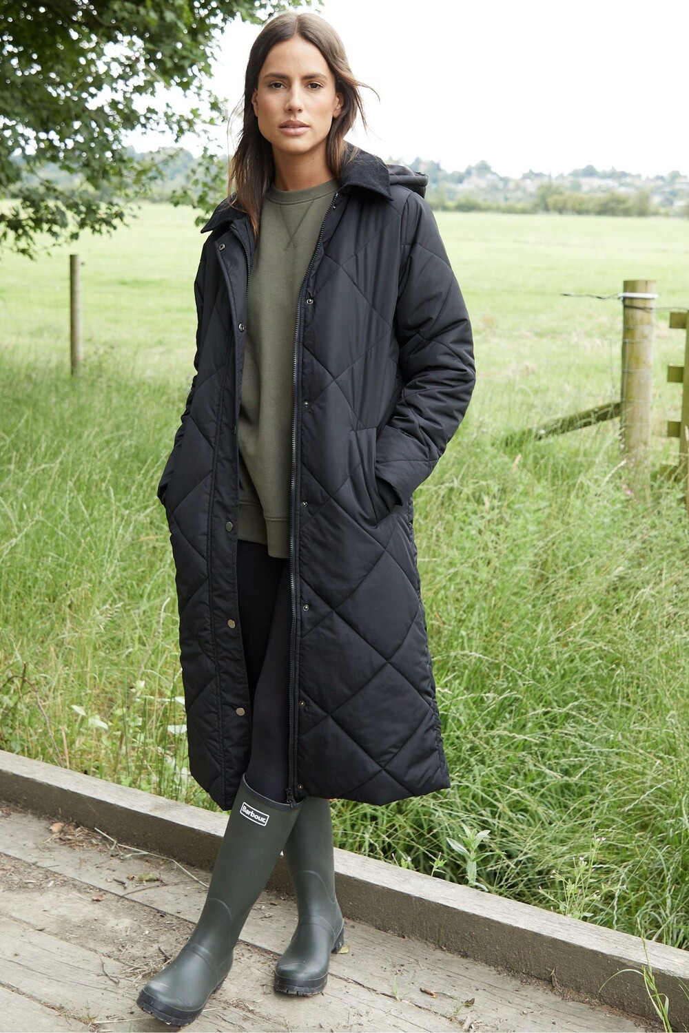 Удлиненная куртка бомбер с ромбовидной стежкой и съемным капюшоном Threadbare, черный
Удлиненная куртка бомбер с ромбовидной стежкой и съемным капюшоном Threadbare, черный